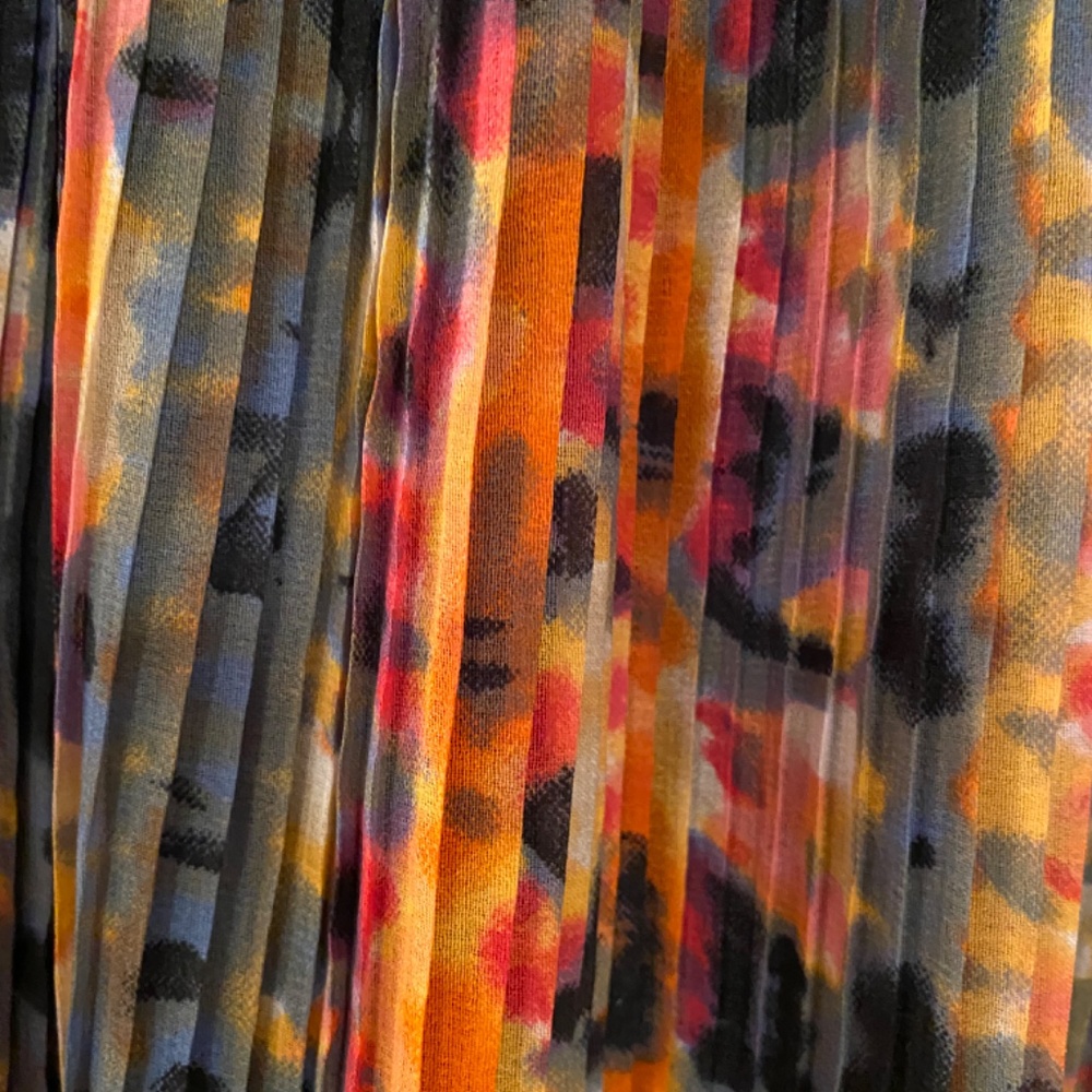 Multi coloured chiffon mini pleated skirt - Picture 3 of 4